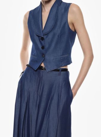 Gilet con bottoni e tasche