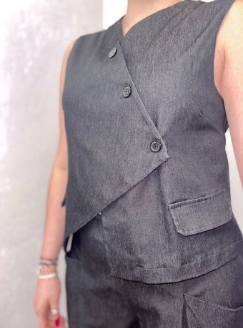 gilet asimmetrico in cotone effetto denim elasticizzato