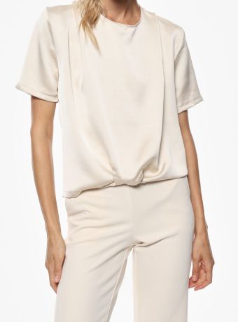 T-shirt in tessuto satinato con maniche corte e dettaglio arricciato sul fondo